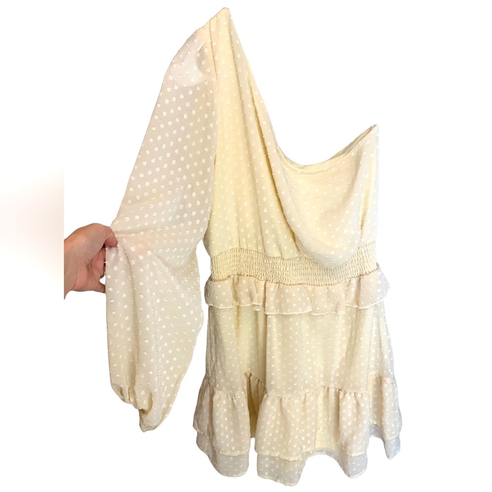 👀🔥Altar’d State Cream One Sleeve Mini Dress🔥👀